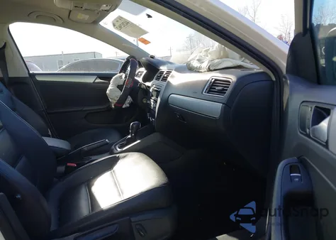 2014 Volkswagen Jetta 1.8T Se from USA, damaged, VIN 3VWD17AJ2EM390955